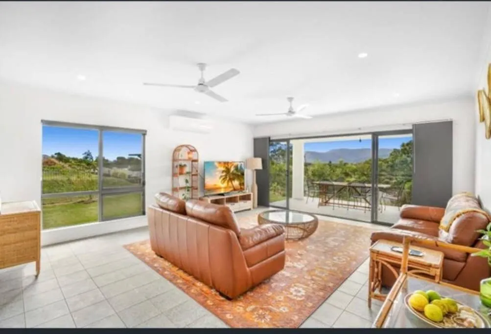 Tranquil Paradise - Whole Home - With Views! King And Queen Beds Cairns 0*,
